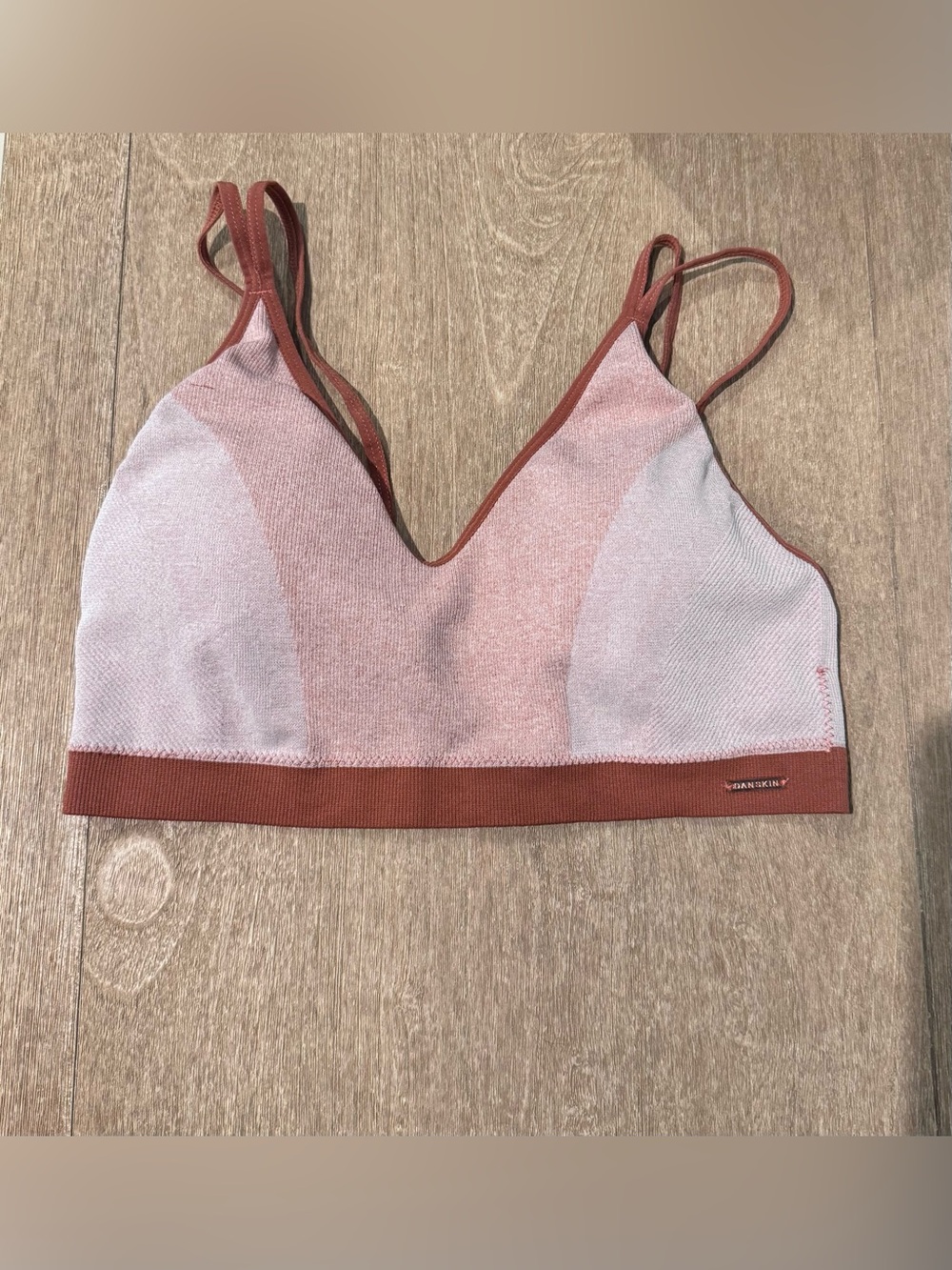 Danskin intimates Women’s Seamless V-Neck Bralette Bra size L